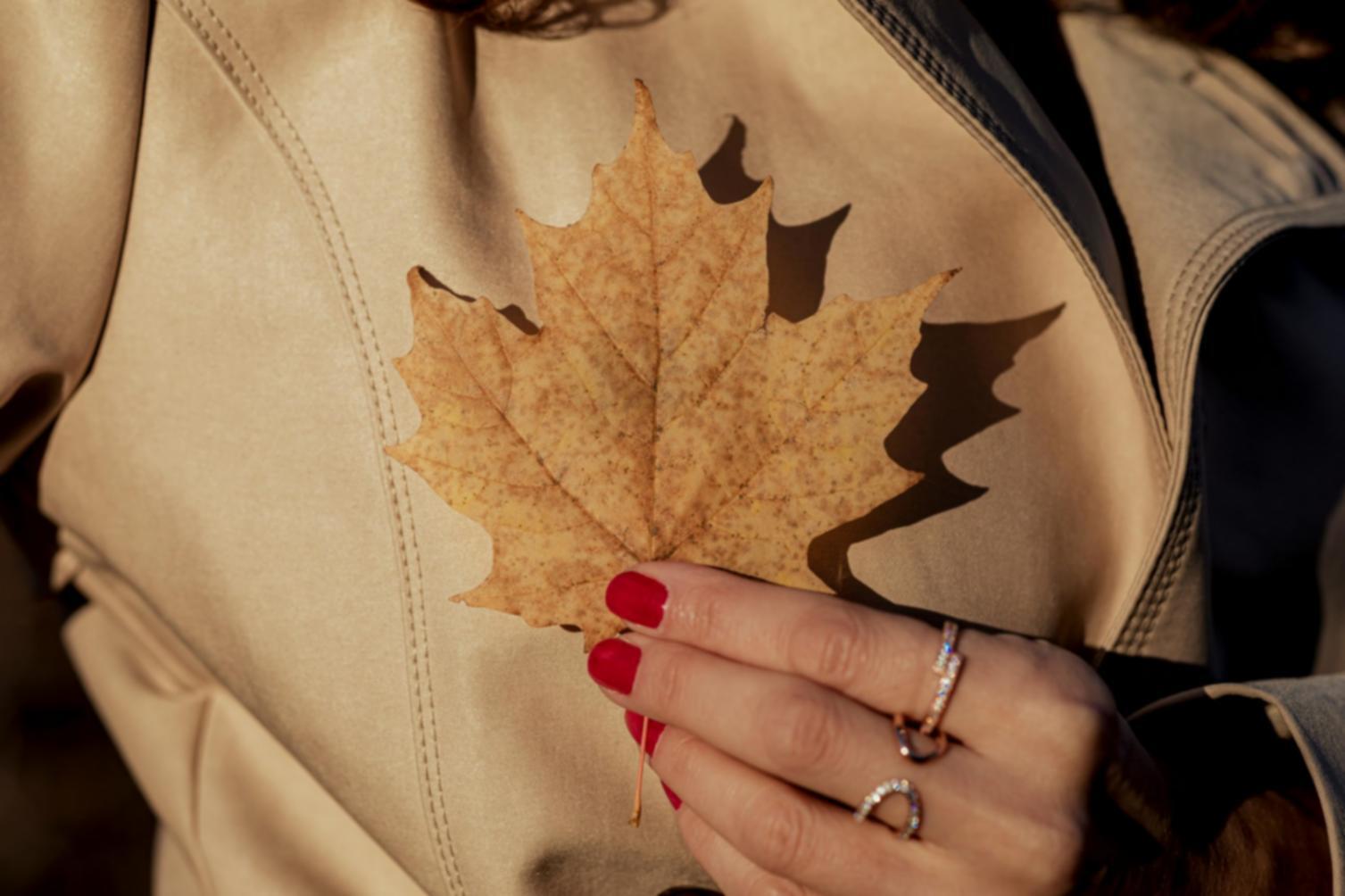 Tecniche avanzate di manicure dimostrate in ambiente professionale